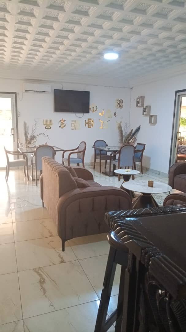 LA VILLA DES HOTES 1