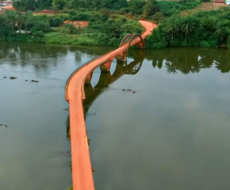 LE PONT GENERAL WEYGAND DE GAOULOU